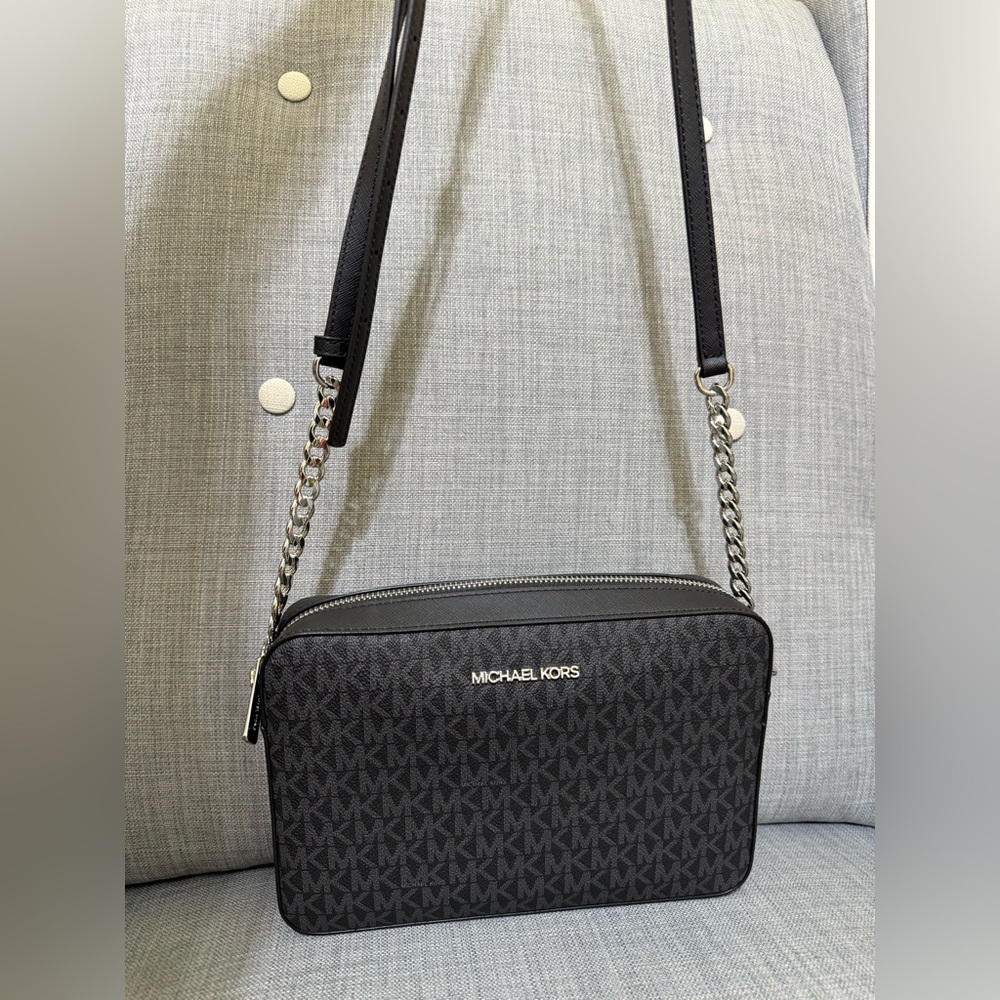 Jet Set Large Logo Crossbody Bag